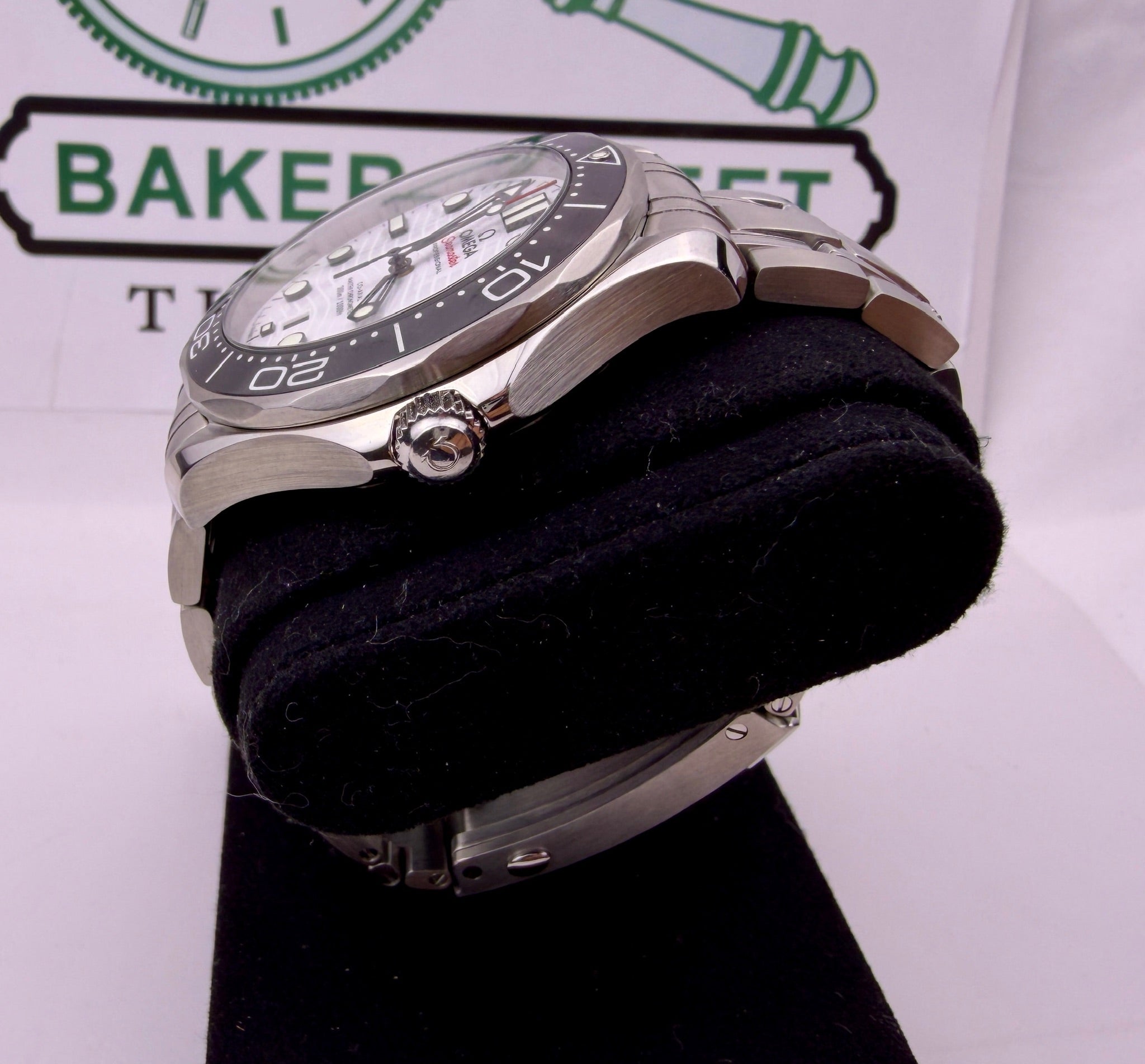 Case #440 — Omega Seamaster Professional White / Black Ref. 210.30.42.20.04.001