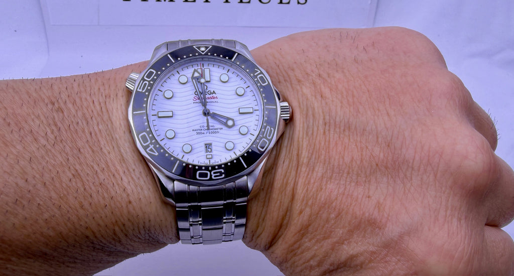 Case #440 — Omega Seamaster Professional White / Black Ref. 210.30.42.20.04.001