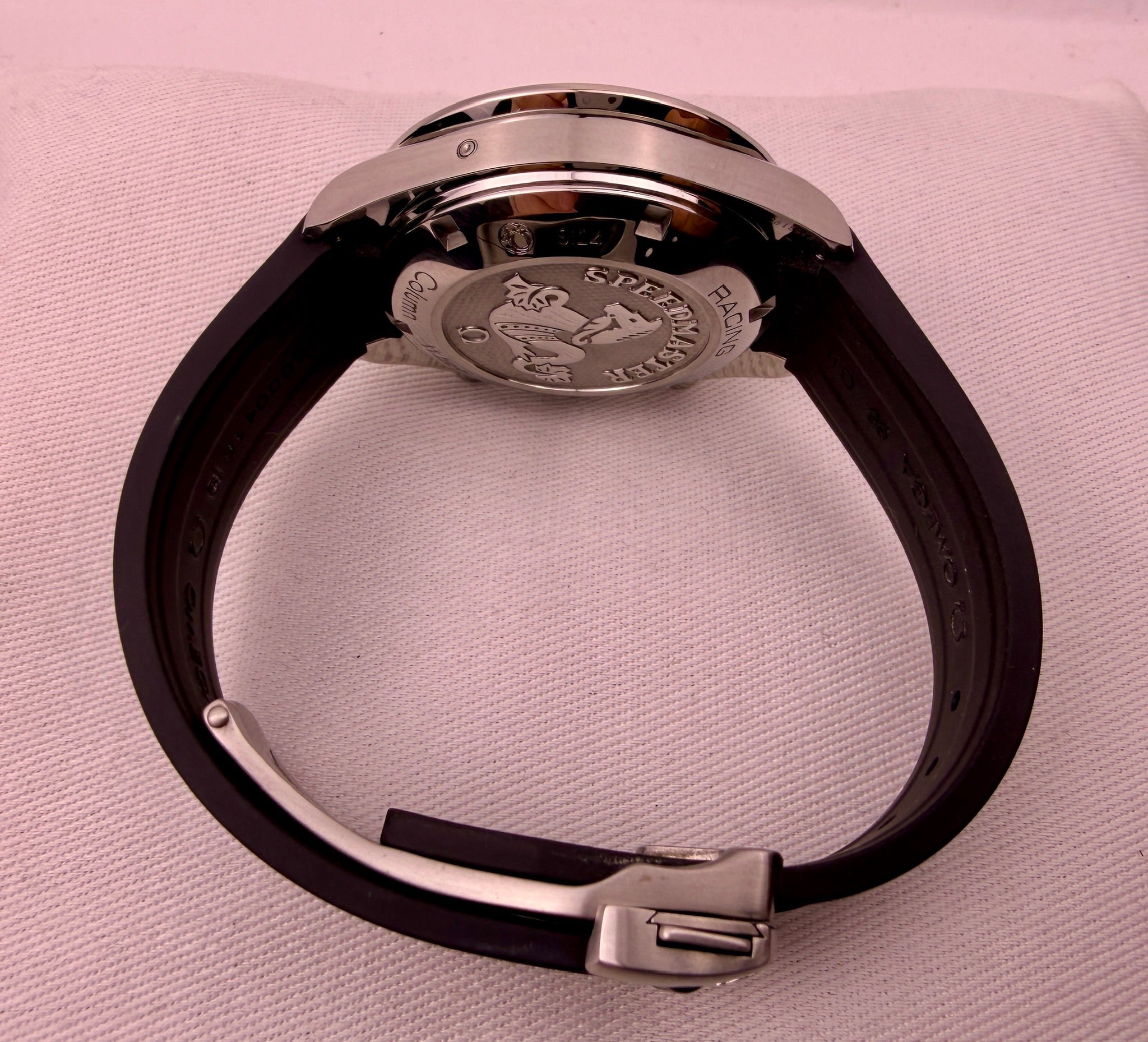 Case #410 — Omega Speedmaster Racing Black on Rubber Strap Ref. 326.32.40.50.01.001