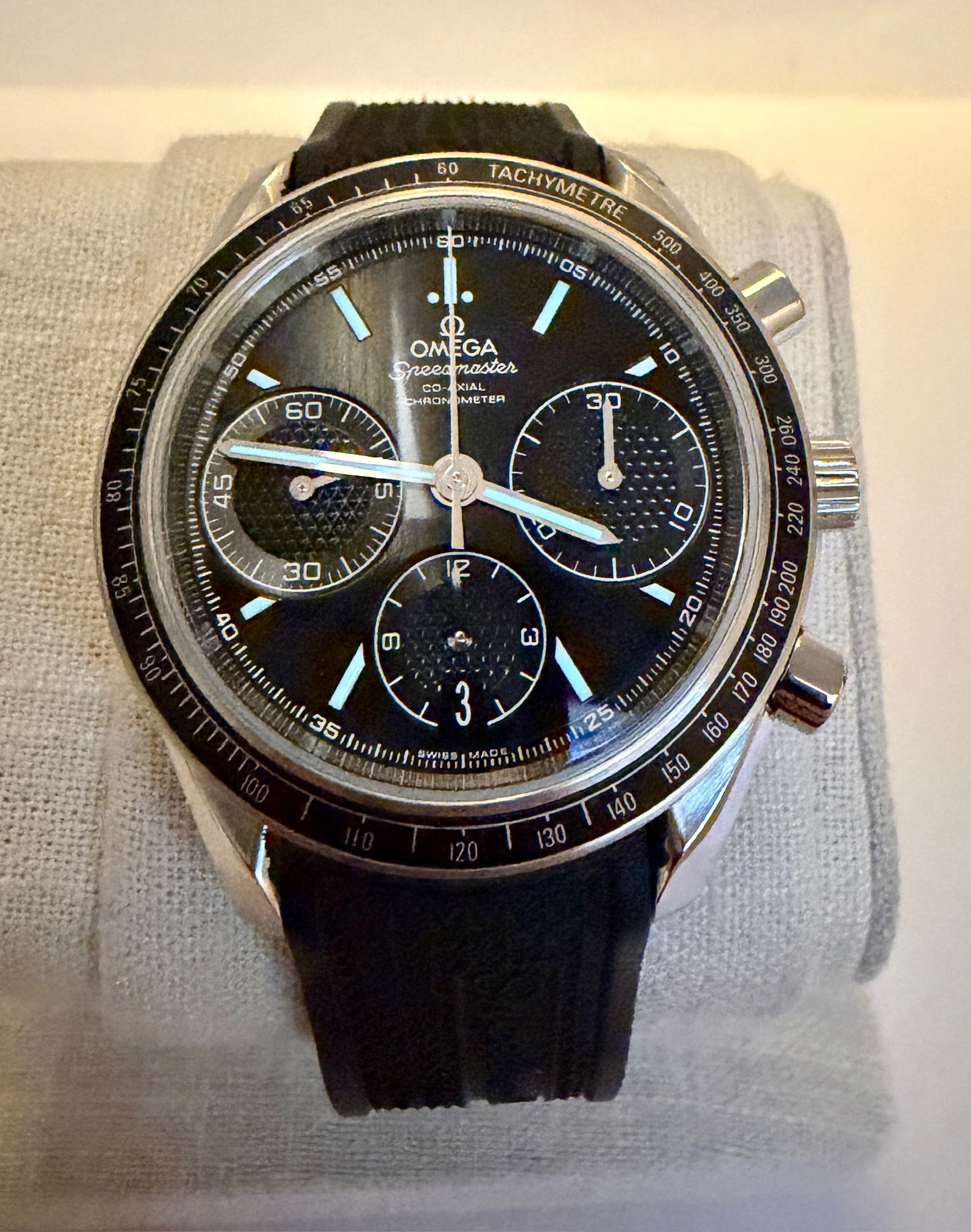 Case #410 — Omega Speedmaster Racing Black on Rubber Strap Ref. 326.32.40.50.01.001