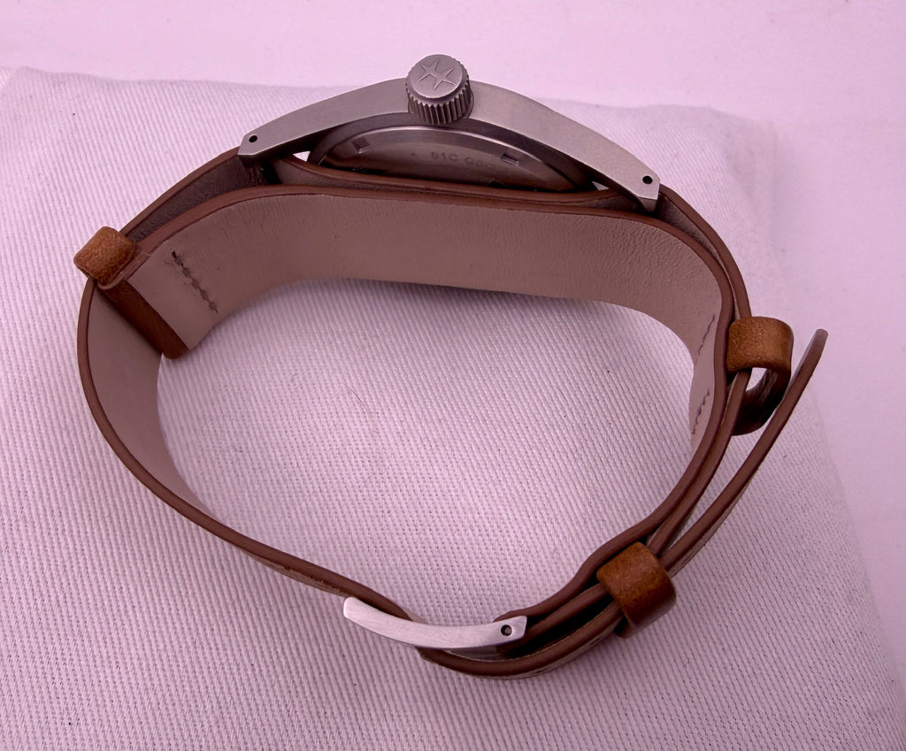 Case #487 — Hamilton Khaki Field White Dial Ref. H69439511