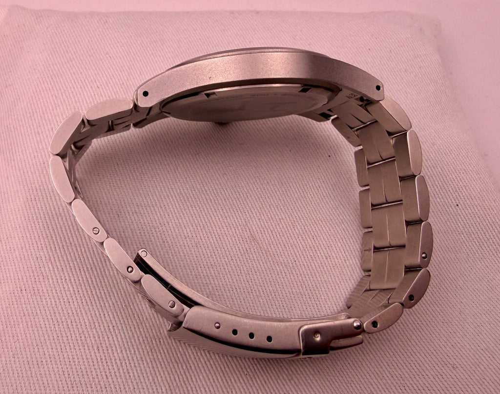 Case #486 — Hamilton Khaki Field Black Dial on Bracelet Ref. H694190