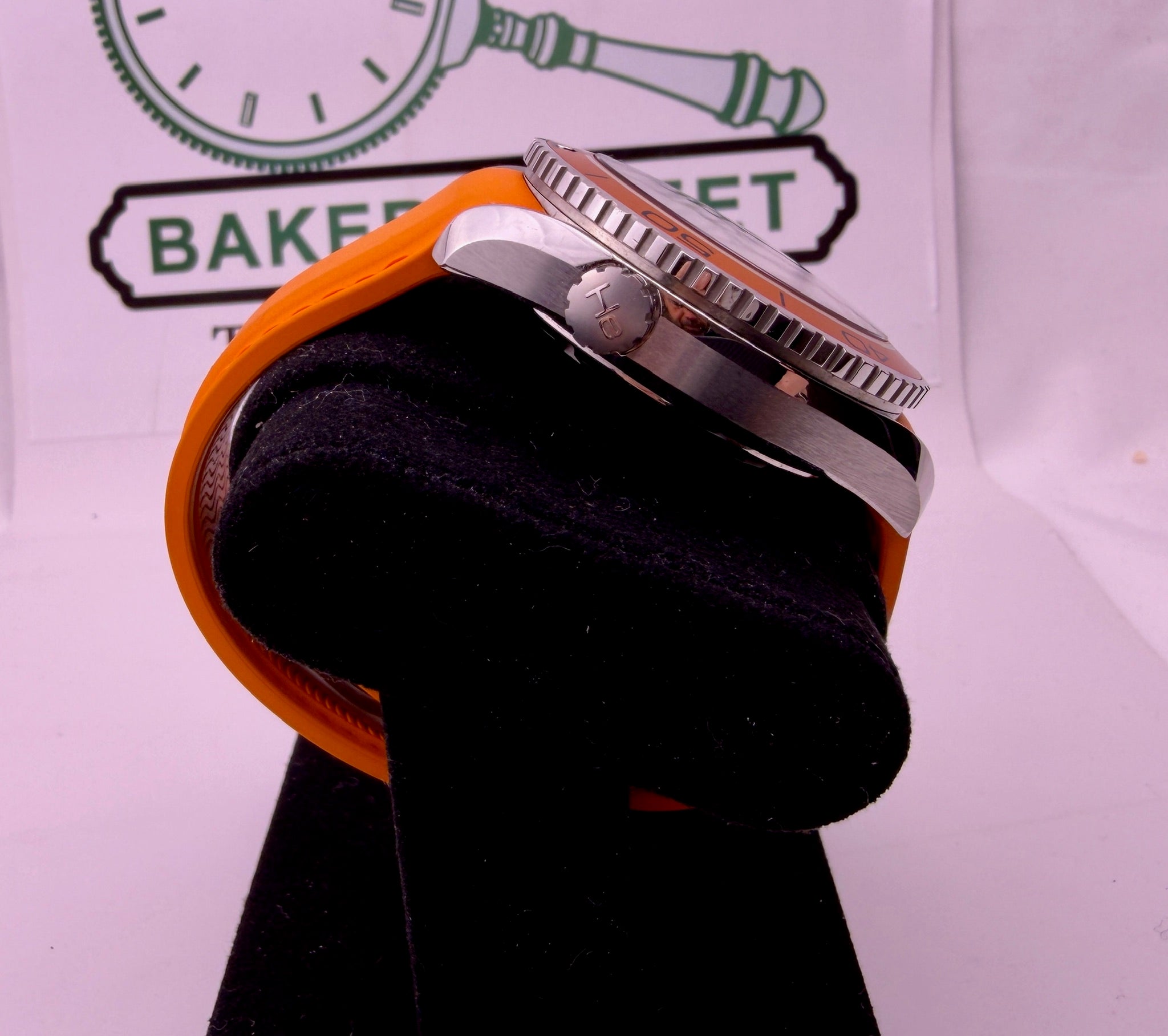 Case #514 — Omega Seamaster Planet Ocean on Orange Rubber Strap Ref. 232.32.46.21.01.001