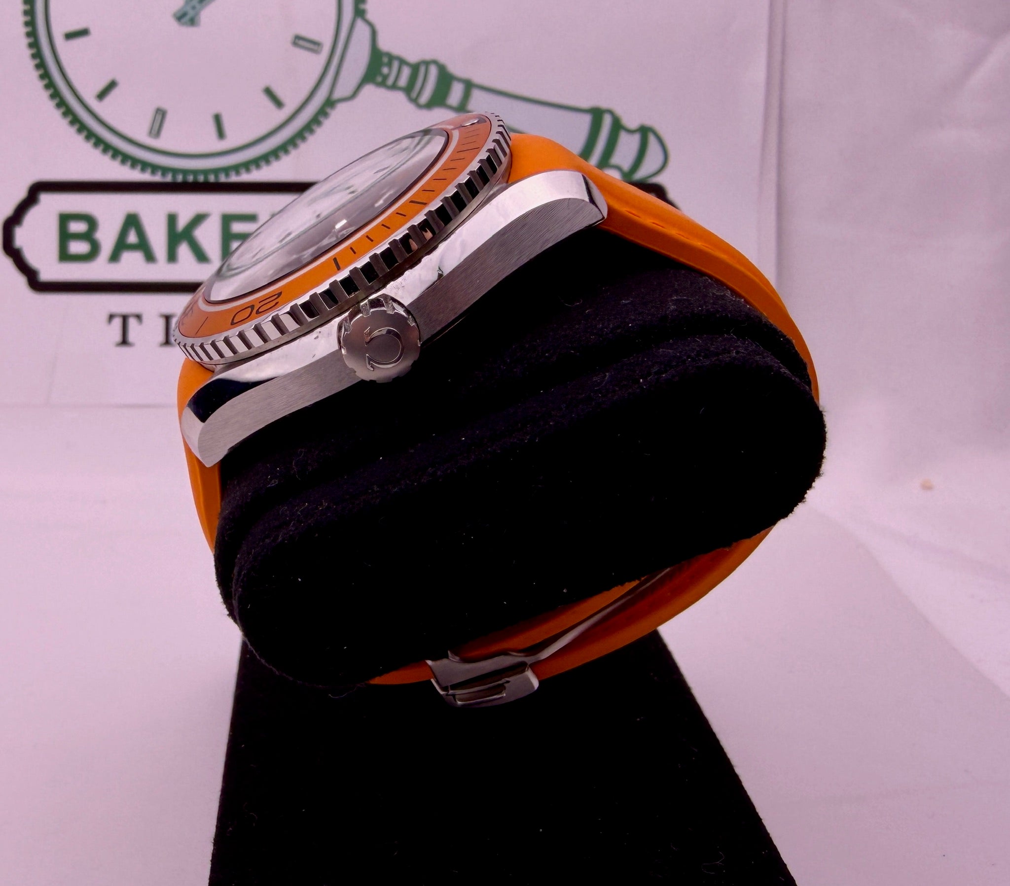 Case #514 — Omega Seamaster Planet Ocean on Orange Rubber Strap Ref. 232.32.46.21.01.001