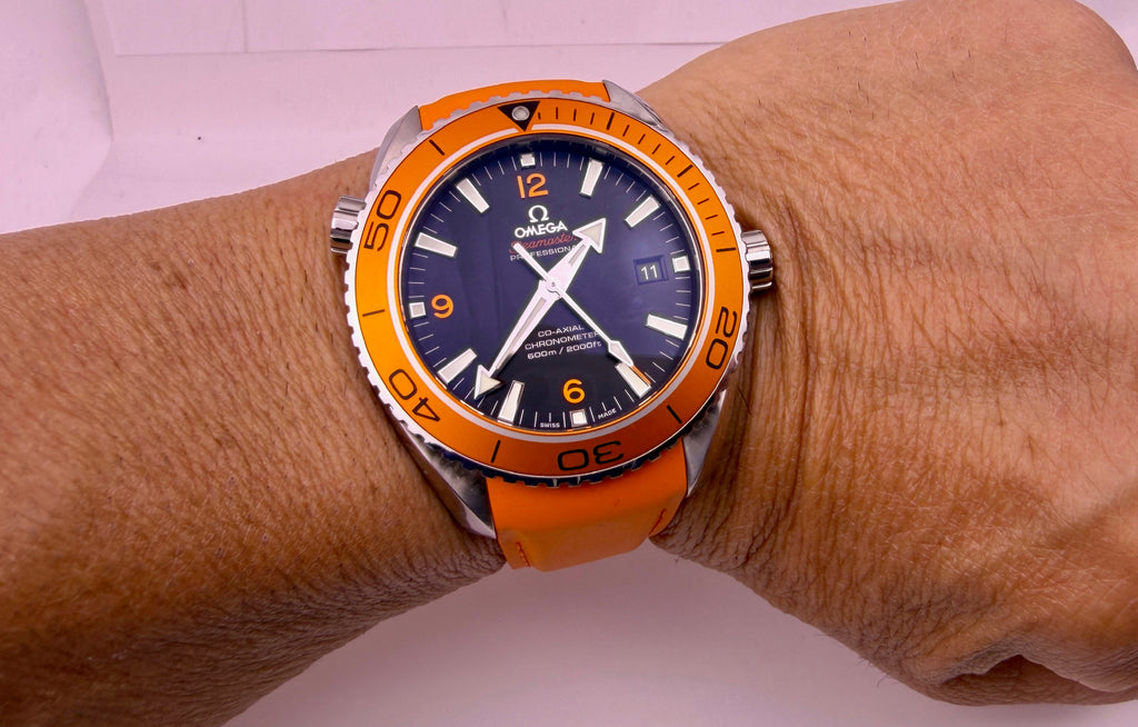 Case #514 — Omega Seamaster Planet Ocean on Orange Rubber Strap Ref. 232.32.46.21.01.001