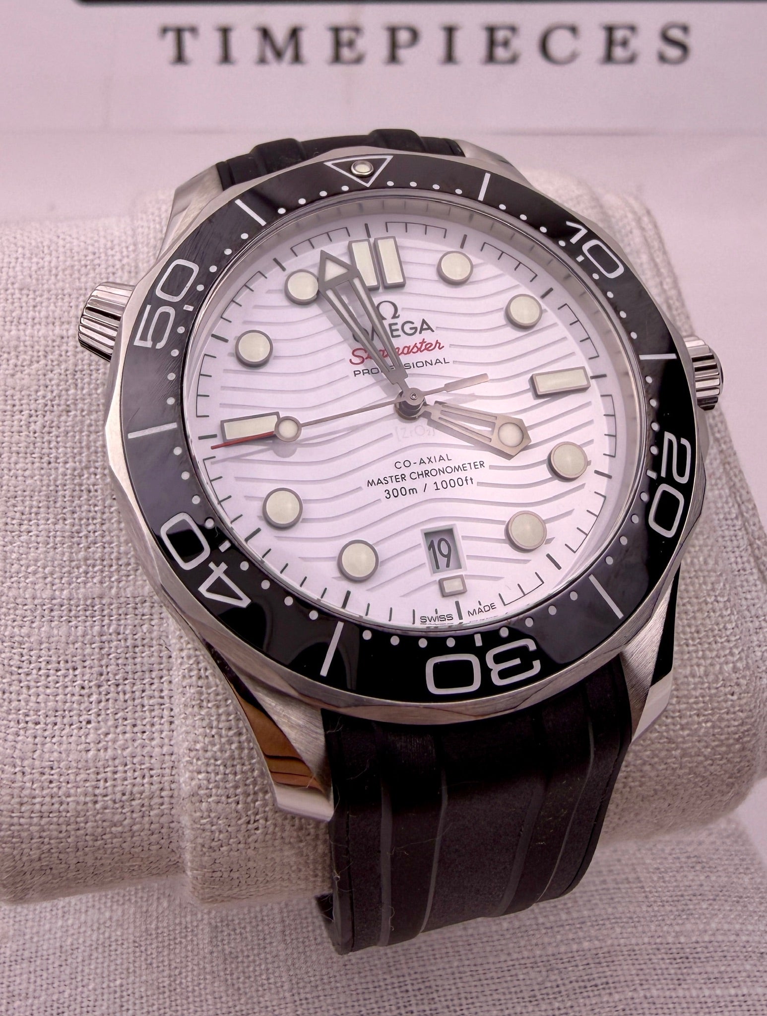 Case #516 — Omega Seamaster Professional White Dial on Rubber Strap Ref. 210.32.42.20.04.001