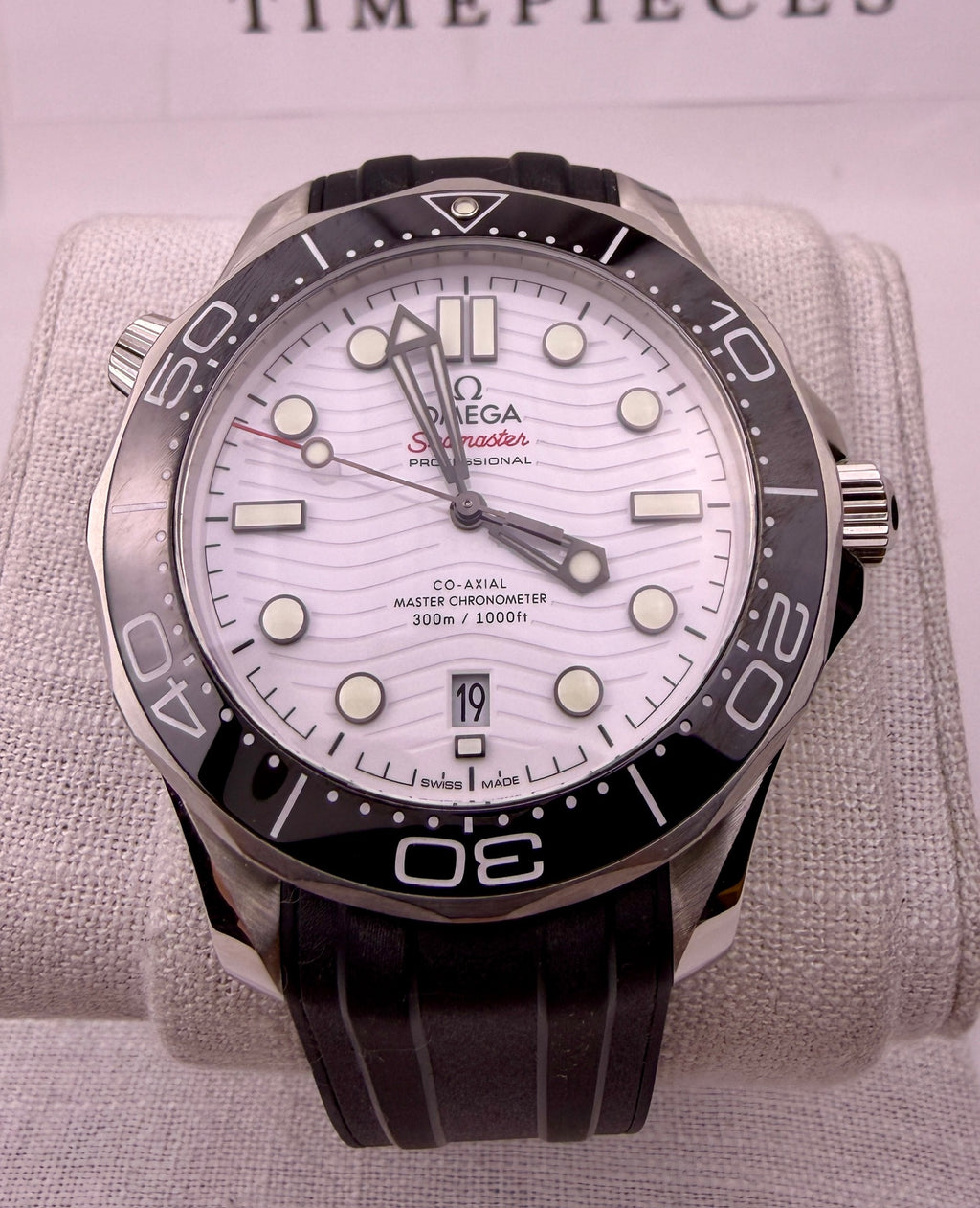 Case #516 — Omega Seamaster Professional White Dial on Rubber Strap Ref. 210.32.42.20.04.001
