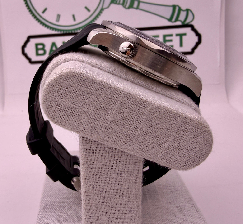 Case #516 — Omega Seamaster Professional White Dial on Rubber Strap Ref. 210.32.42.20.04.001