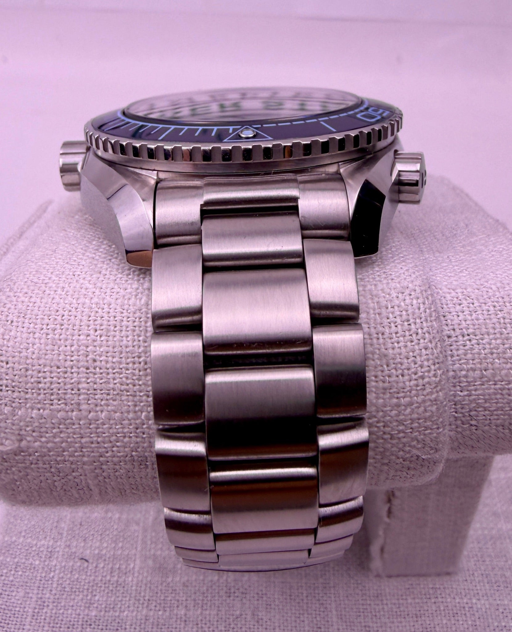 Case #527 — Omega Seamaster Planet Ocean 39.5MM Summer Blue Ref. 215.30.40.20.03.002