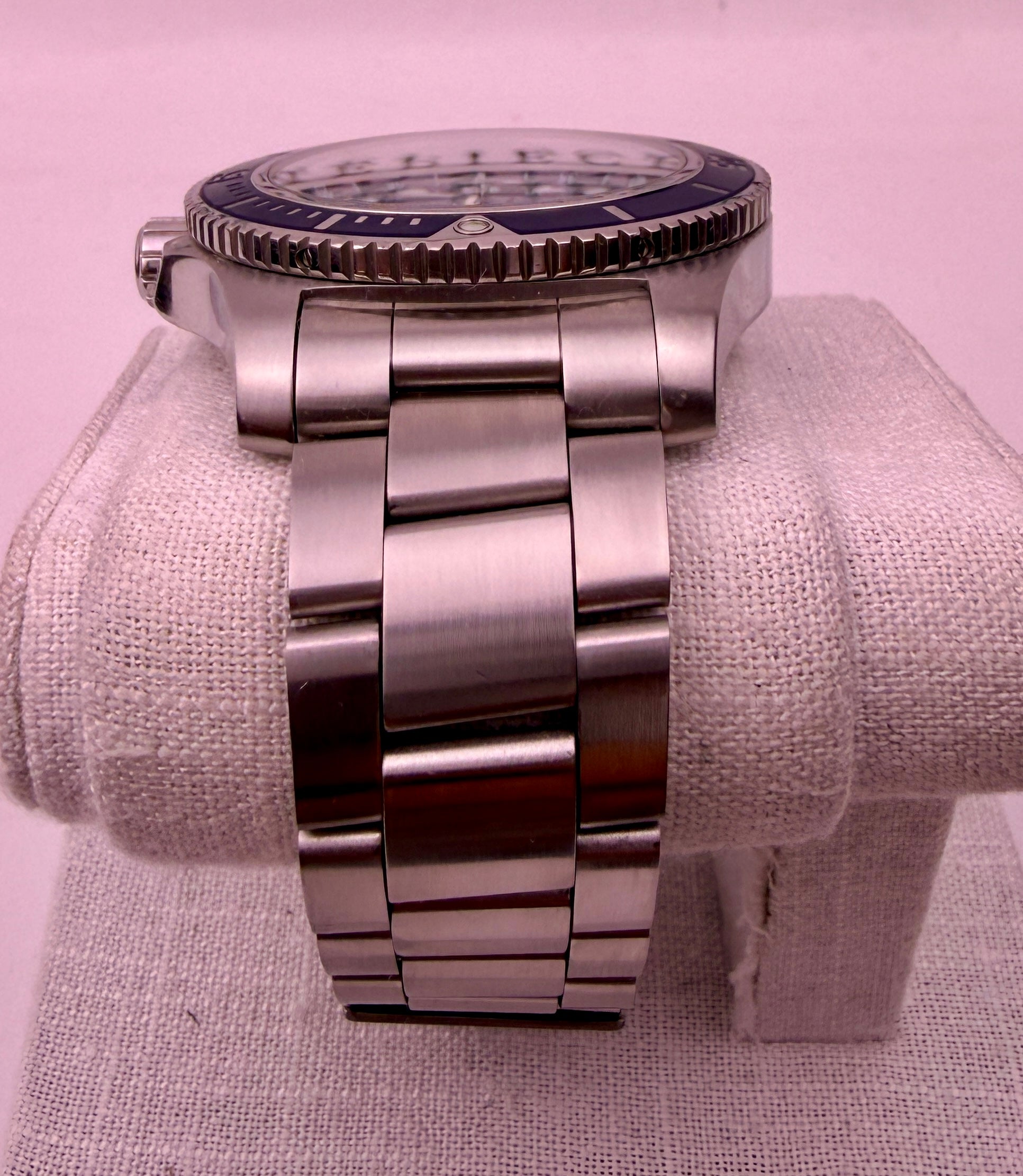 Case #581 — Breitling Superocean II 44 Blue Ref. A17392
