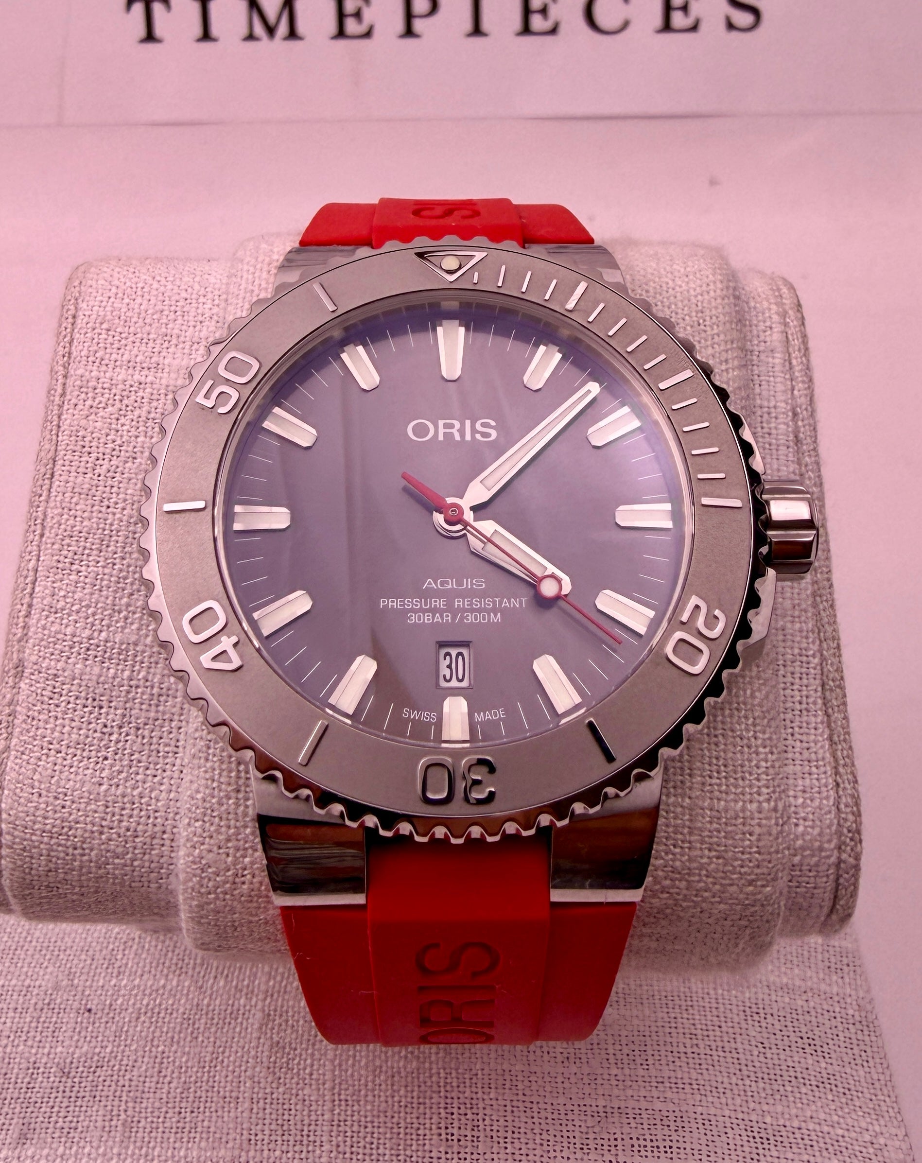CASE #580 — ORIS AQUIS DATE RELIEF GREY DIAL / RED RUBBER REF. 01 733 7730 4153-07 4 24 66EB
