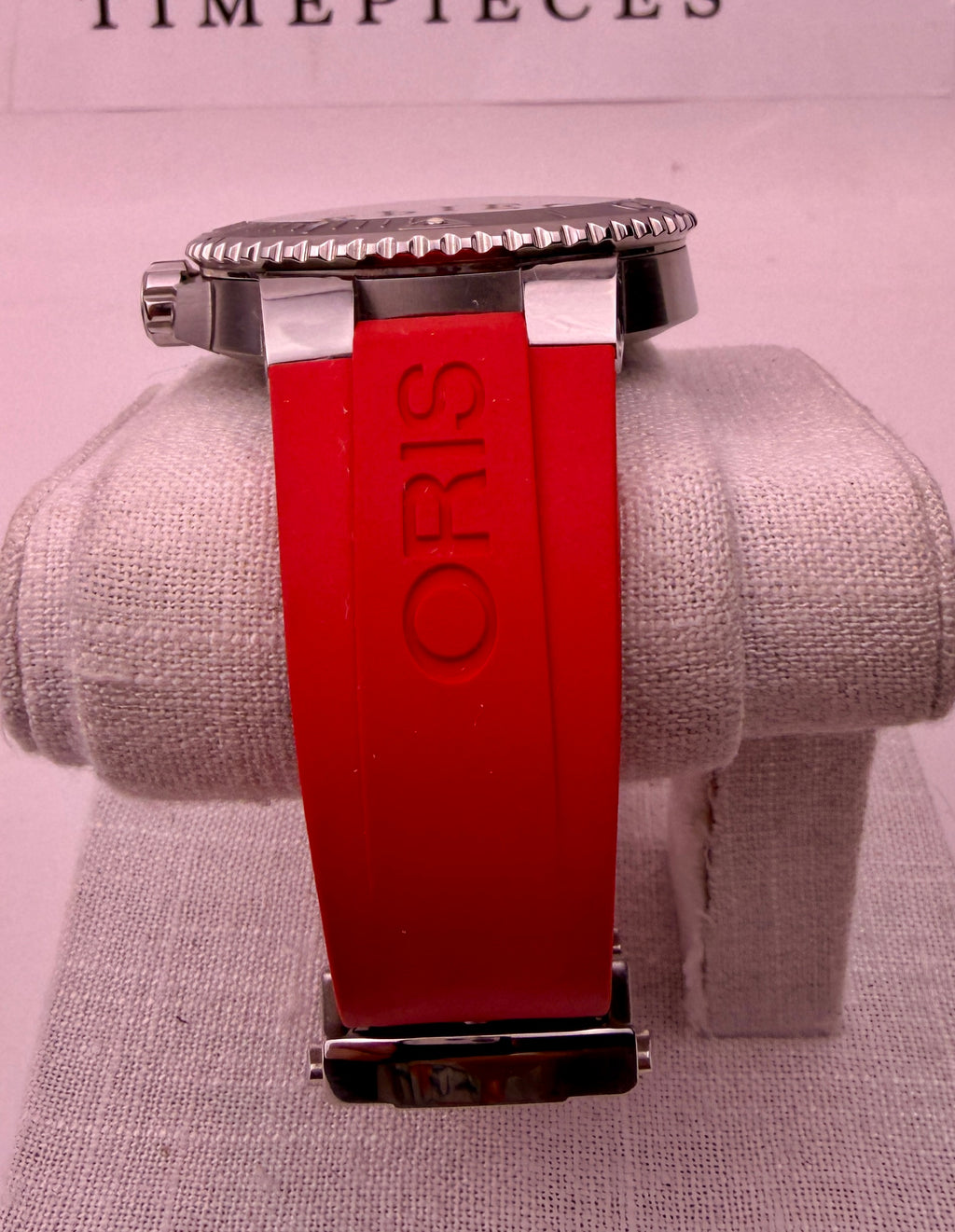 CASE #580 — ORIS AQUIS DATE RELIEF GREY DIAL / RED RUBBER REF. 01 733 7730 4153-07 4 24 66EB