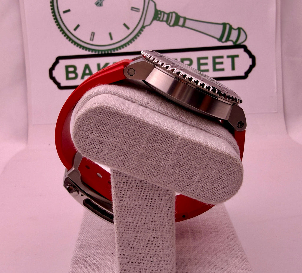 CASE #580 — ORIS AQUIS DATE RELIEF GREY DIAL / RED RUBBER REF. 01 733 7730 4153-07 4 24 66EB