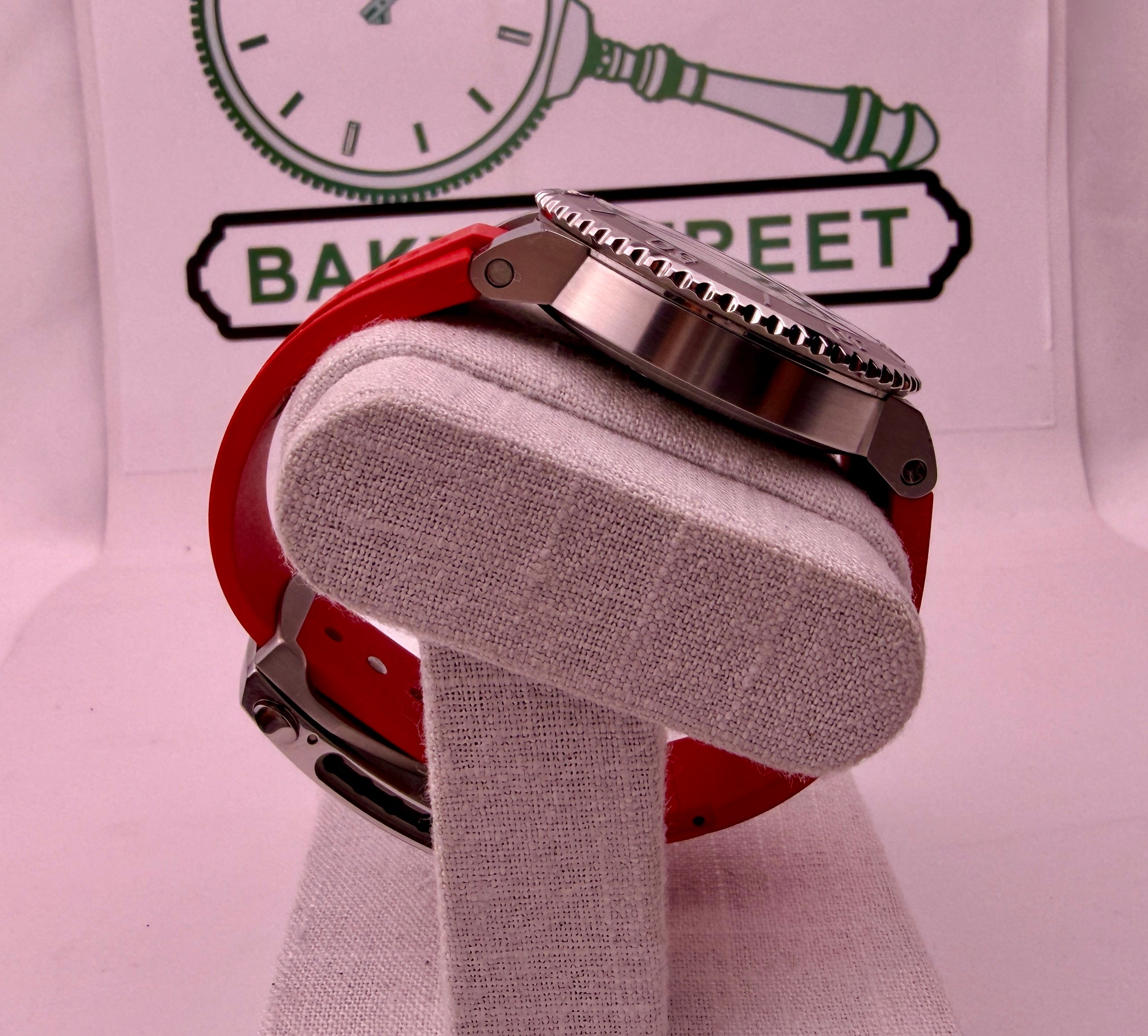 CASE #580 — ORIS AQUIS DATE RELIEF GREY DIAL / RED RUBBER REF. 01 733 7730 4153-07 4 24 66EB