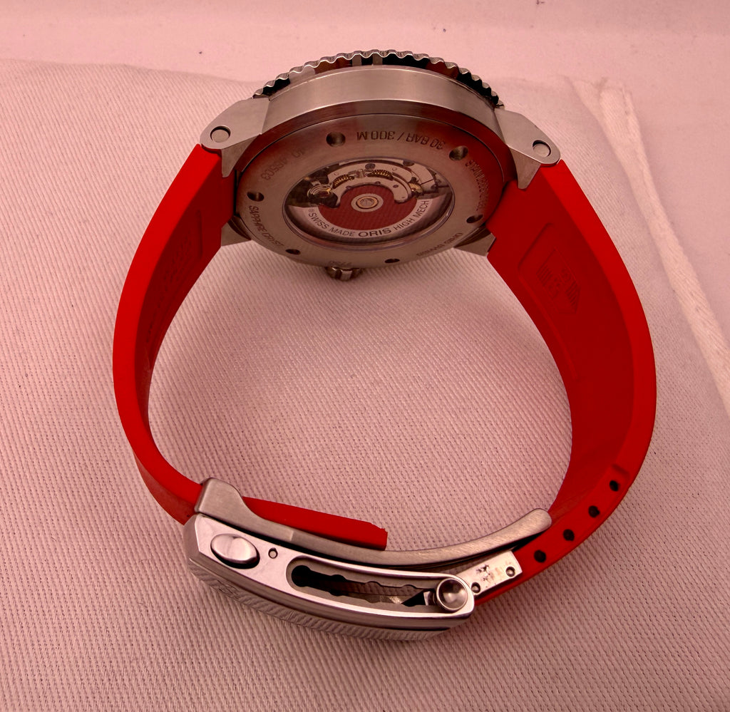 CASE #580 — ORIS AQUIS DATE RELIEF GREY DIAL / RED RUBBER REF. 01 733 7730 4153-07 4 24 66EB