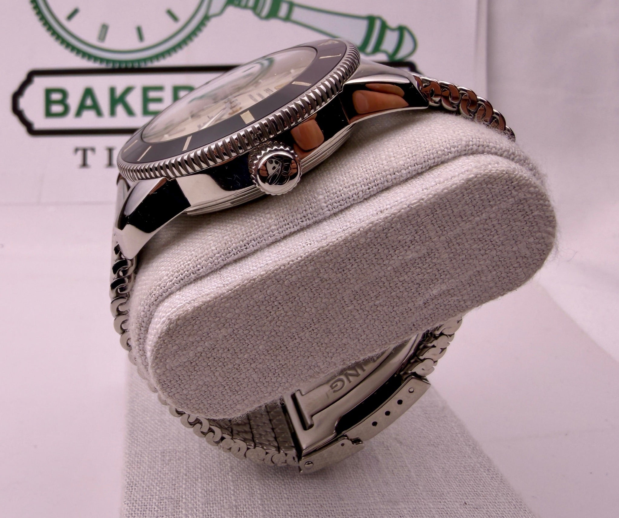 CASE #606 — BREITLING SUPEROCEAN HERITAGE II 42 WHITE REF. AB2010