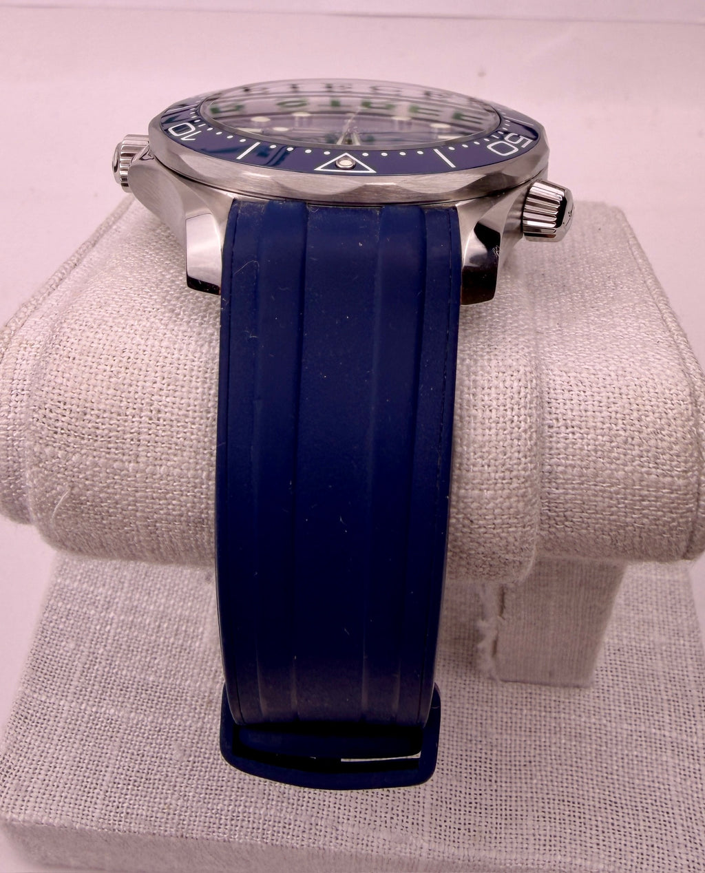Case #616 — Omega Seamaster Professional Blue Wave on Rubber Ref. 210.32.42.20.03.001