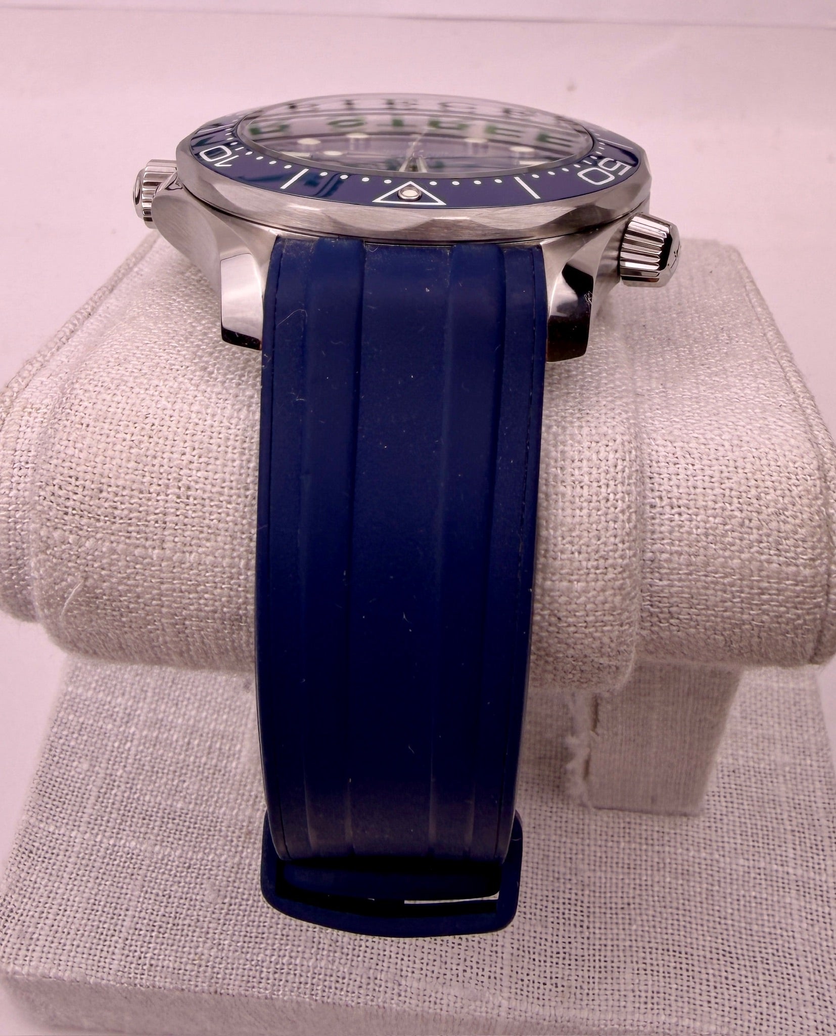 Case #616 — Omega Seamaster Professional Blue Wave on Rubber Ref. 210.32.42.20.03.001