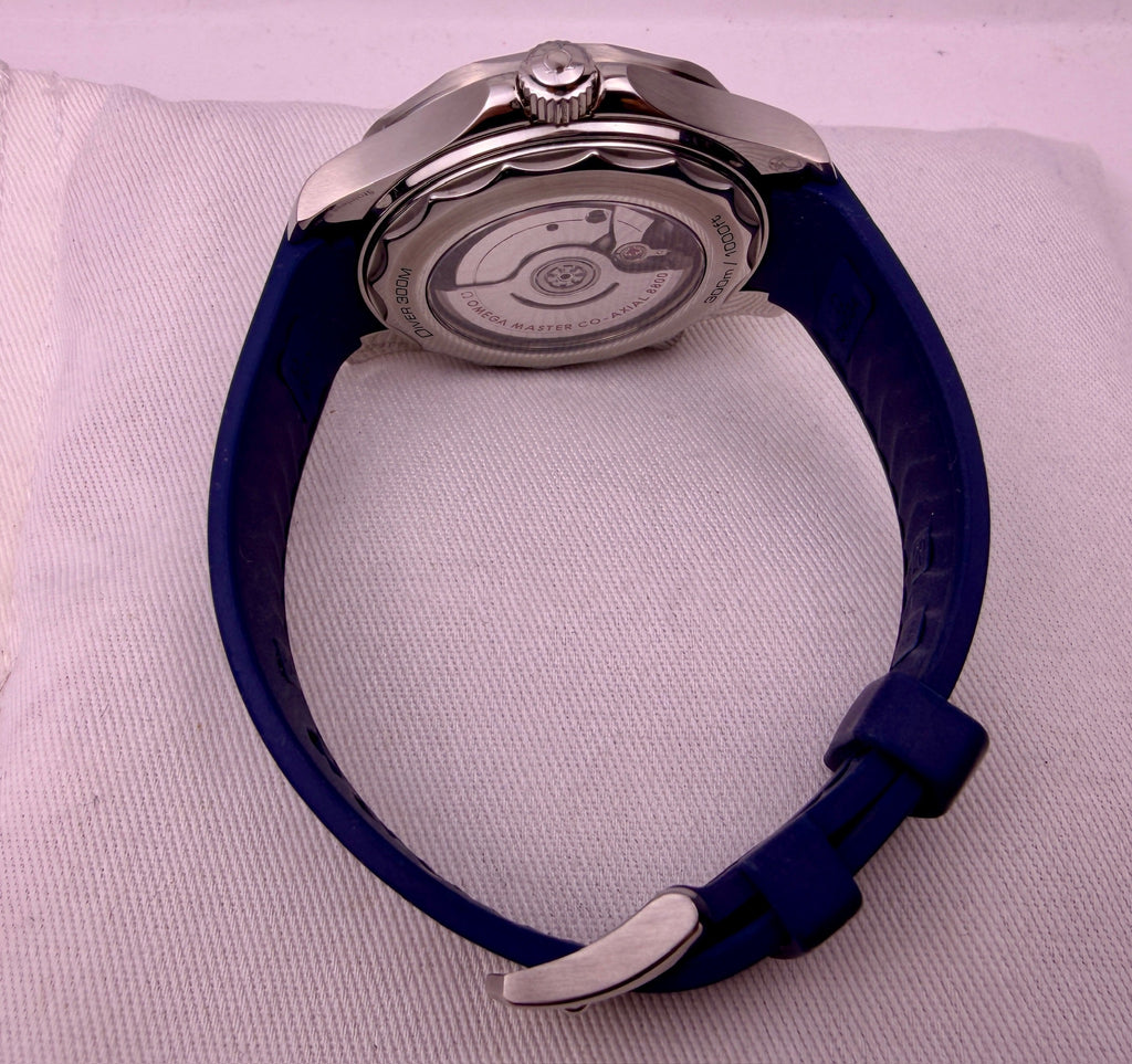 Case #616 — Omega Seamaster Professional Blue Wave on Rubber Ref. 210.32.42.20.03.001