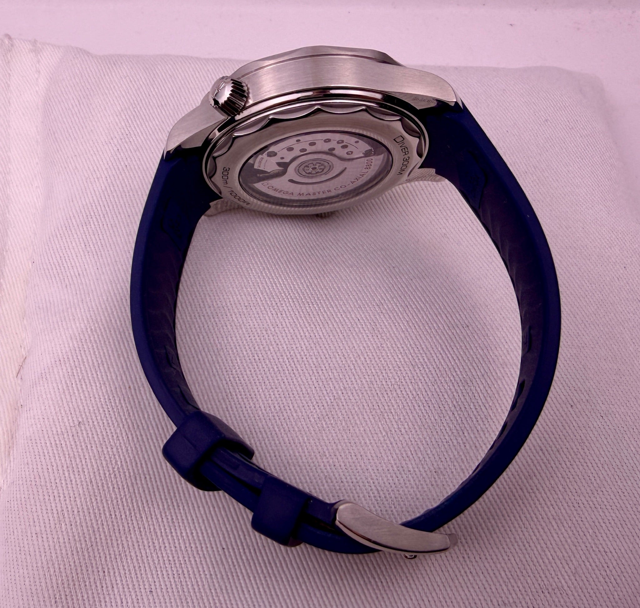 Case #616 — Omega Seamaster Professional Blue Wave on Rubber Ref. 210.32.42.20.03.001