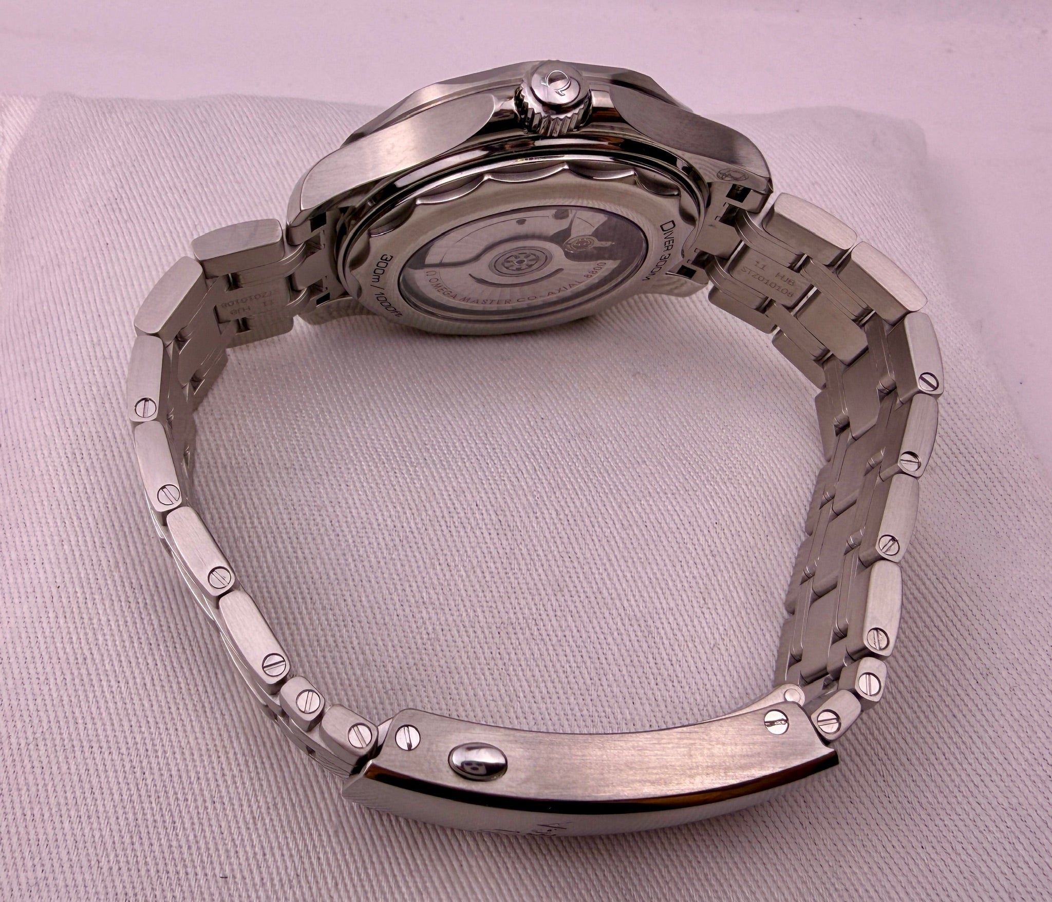 Case #595 — Omega Seamaster 300 (White) Ref. 210.30.42.20.04.001