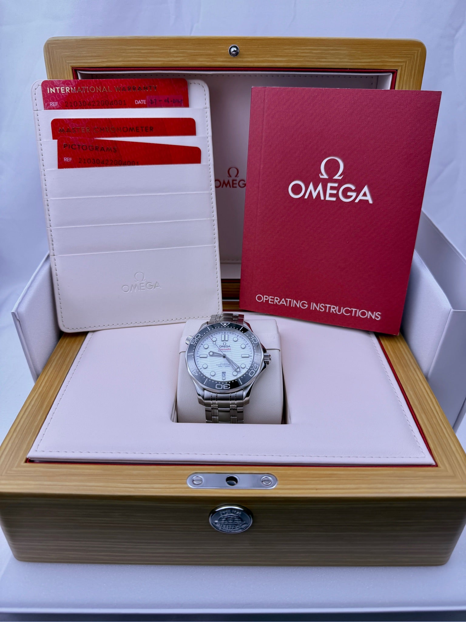 Case #595 — Omega Seamaster 300 (White) Ref. 210.30.42.20.04.001