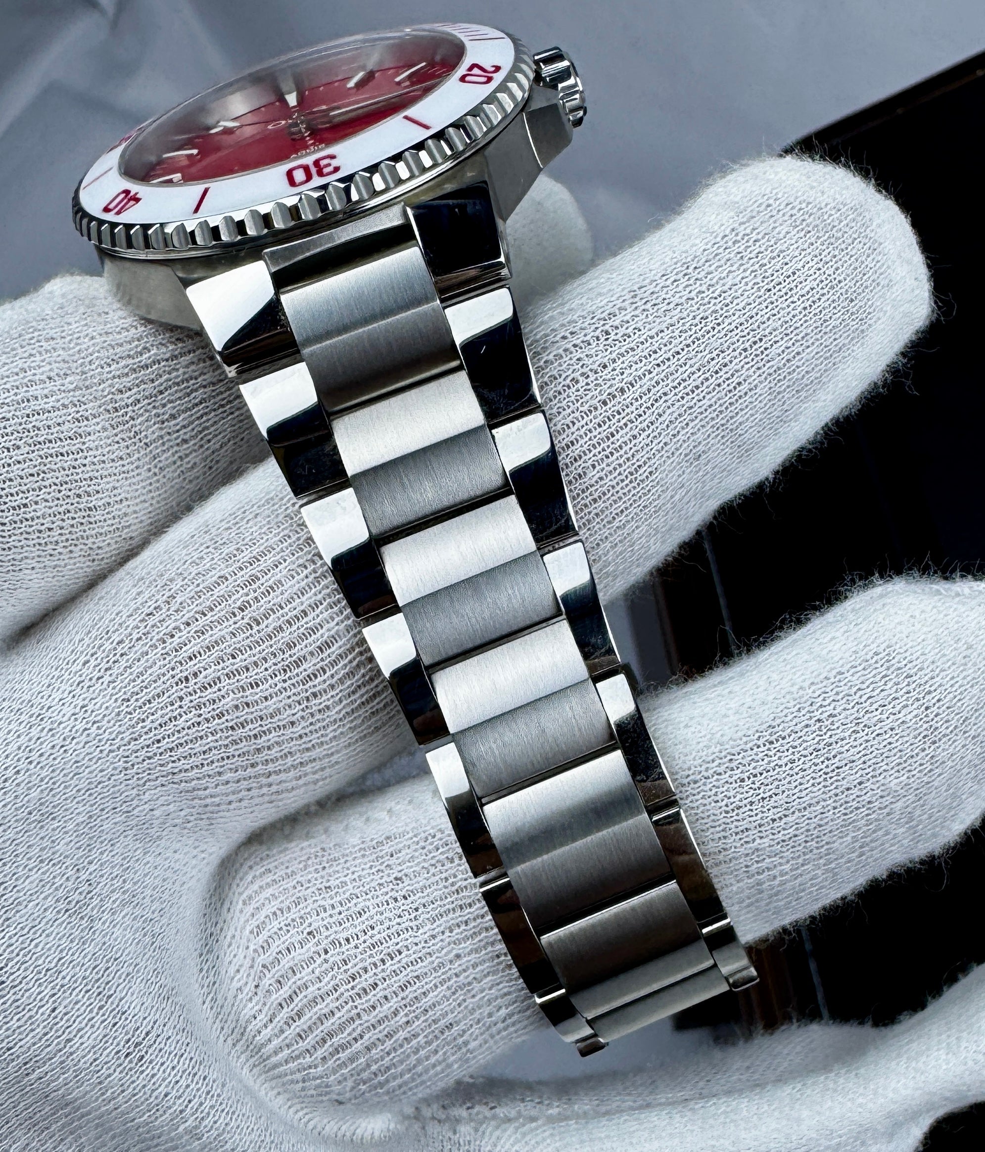 Case #0041 - Pre-Owned Oris Aquis Taste Of Summer - Watermelon Red - Full Kit!