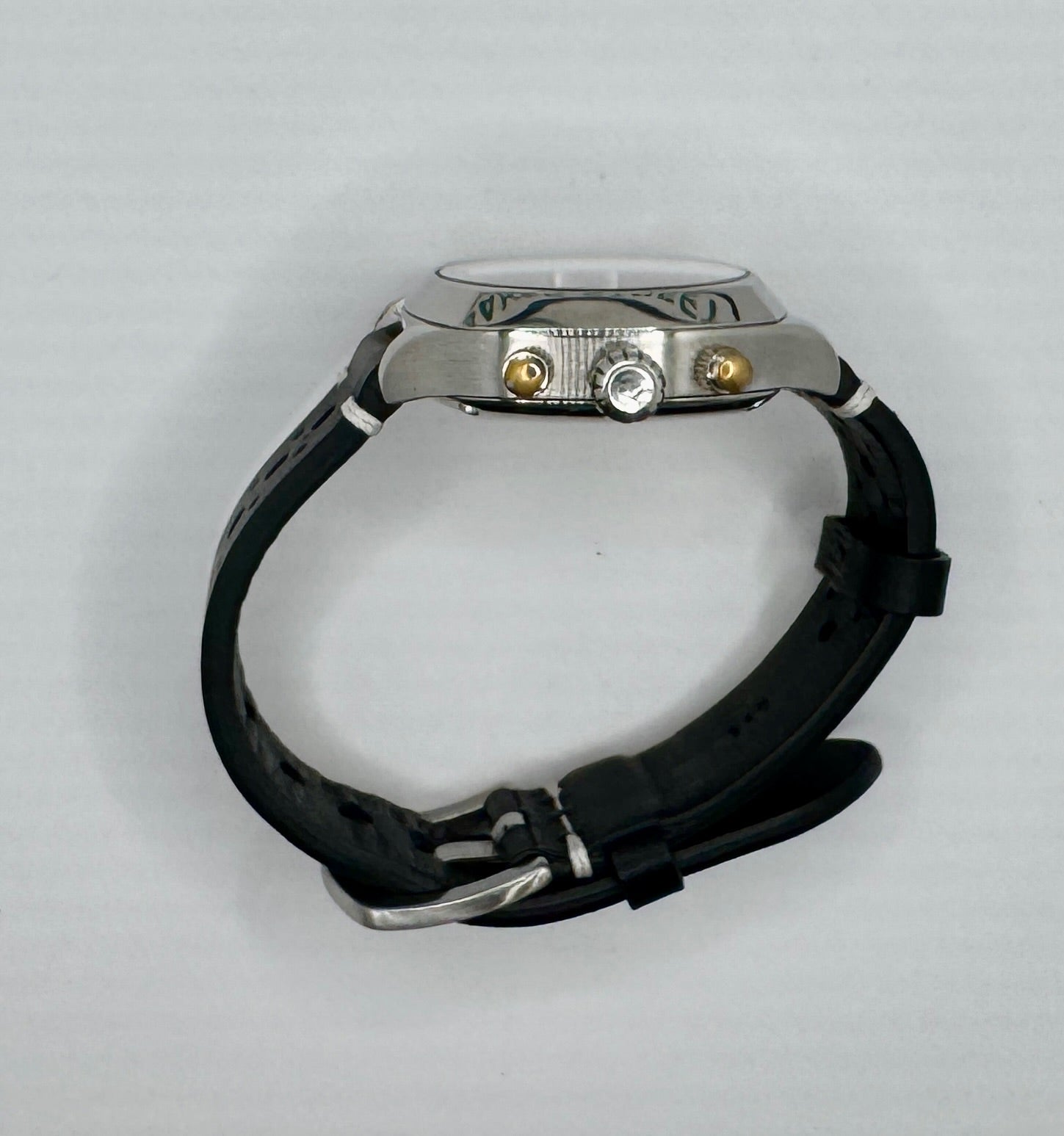 Case #0049 Pre-Owned TAG Heuer Carrera CR2110 — OEM Strap & Clasp Included