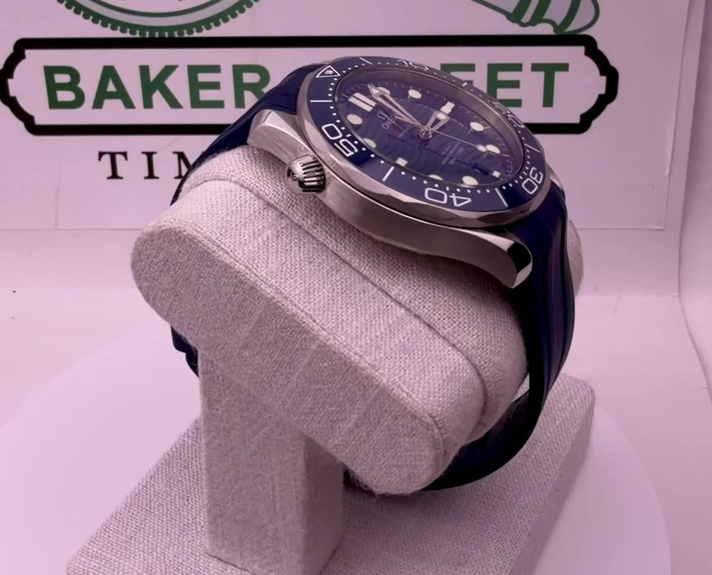 Case #616 — Omega Seamaster Professional Blue Wave on Rubber Ref. 210.32.42.20.03.001