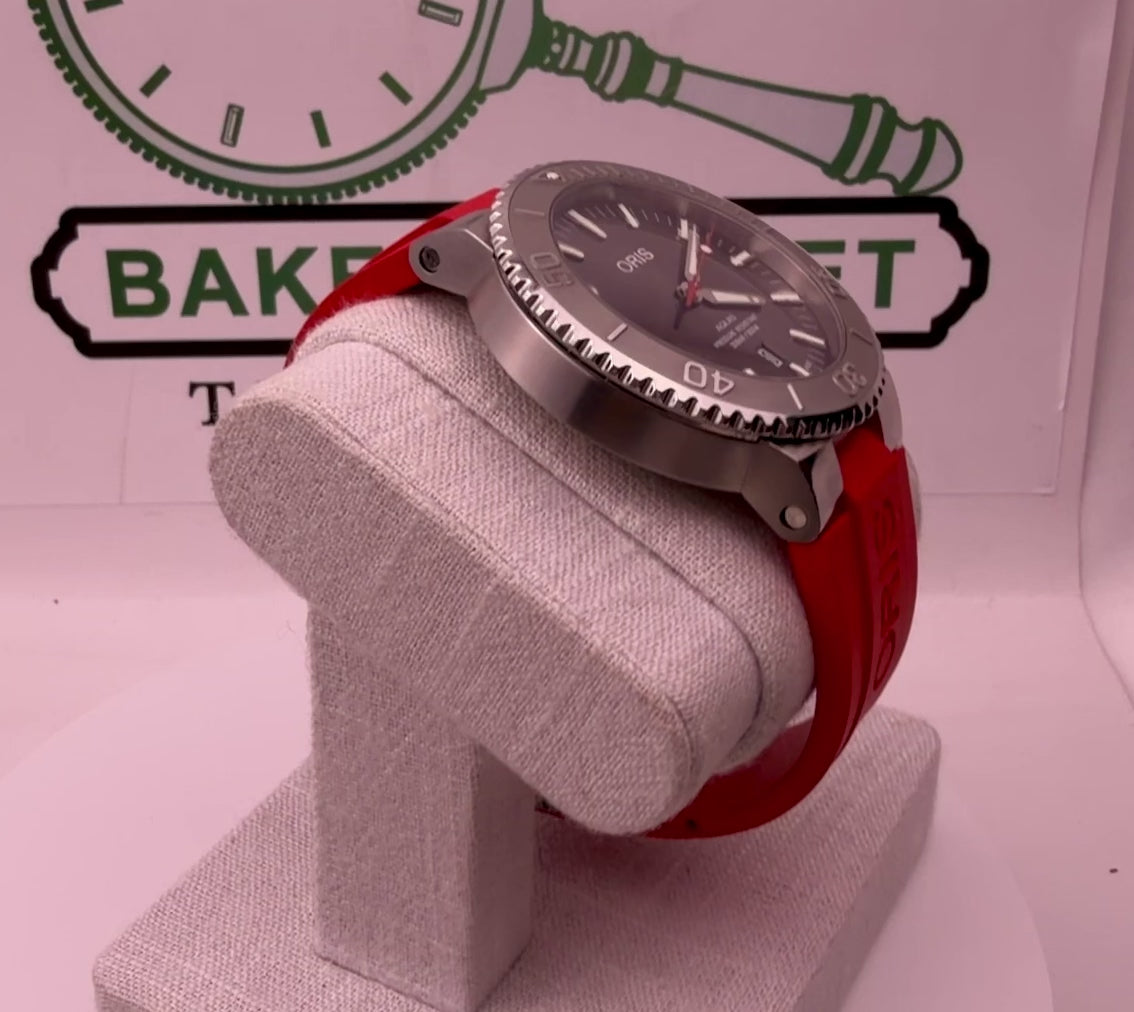 CASE #580 — ORIS AQUIS DATE RELIEF GREY DIAL / RED RUBBER REF. 01 733 7730 4153-07 4 24 66EB